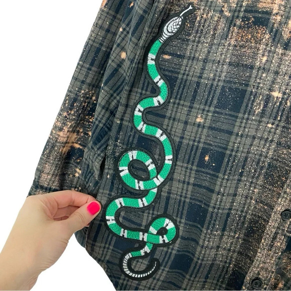 Handmade Boho Flannel Shirt Floral Stencil Bleached Plaid Womens XS Small Snake - Picture 5 of 9